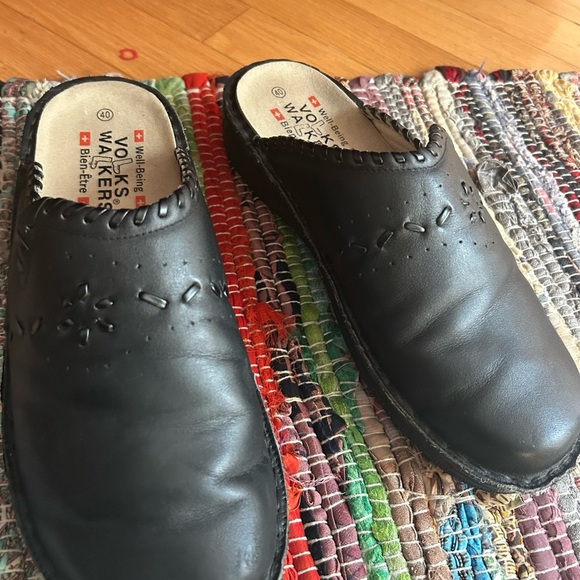 Stylish Black Leather Slip-On Loafers 40 / fits like a Womens size 7.5-8 - Picture 12 of 16